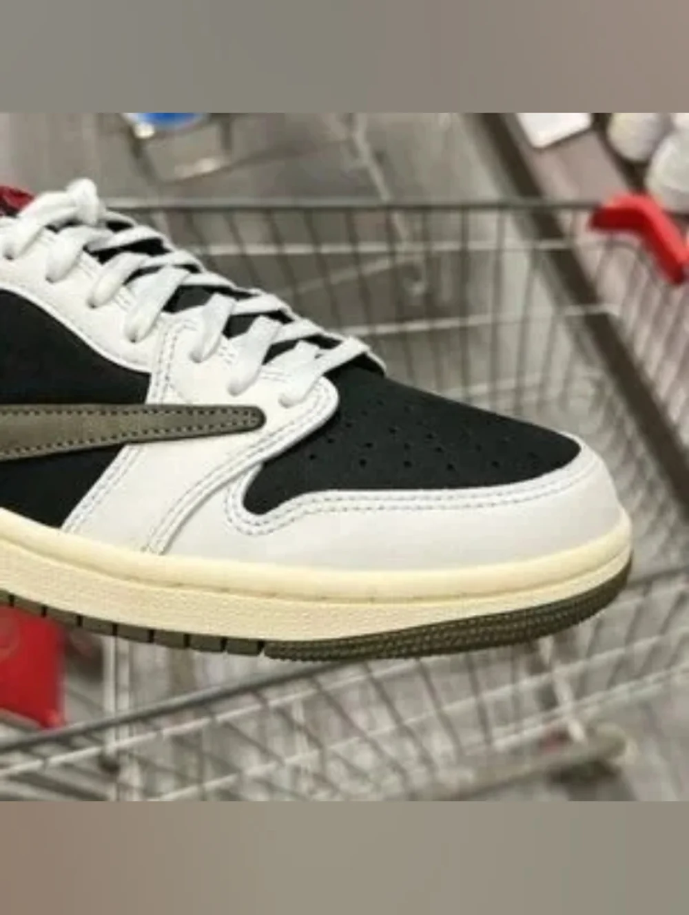 Travis Scott x Air Jordan 1 OG SP Low Black Olive - Picture 4 of 10